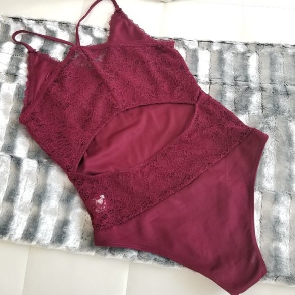 PLUM Lace Bodysuit - Picture 3 of 4